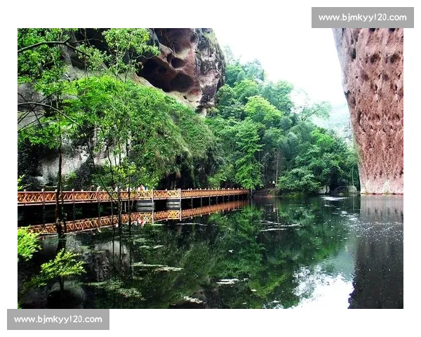 5000 跑者逐梦泰宁:丹霞赛道上的速度与诗意 5000 跑者逐梦泰宁:丹霞赛道上的速度与诗意